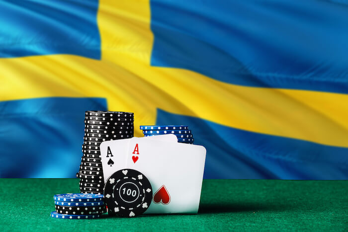 Svensk flagga med kort framför